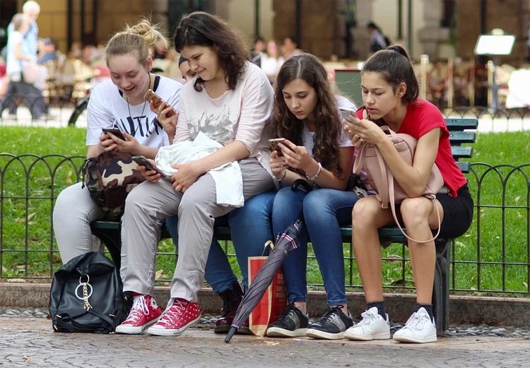 78e3d316a52f584492338f55f7e32be3-7484504