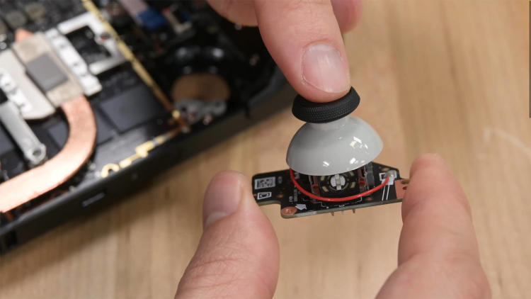 Стик Steam Deck. Здесь и далее источник изображения: ifixit.com