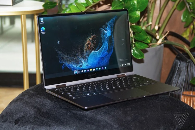 Galaxy Book 2 Pro 360 / Источник изображения: The Verge